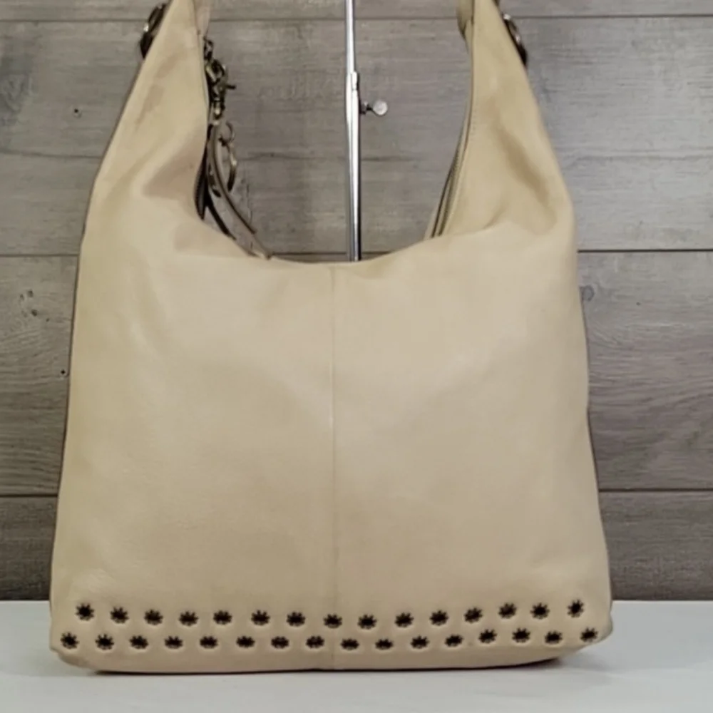 Frye and Co. Beige Leather‎ Shoulder Bag.
